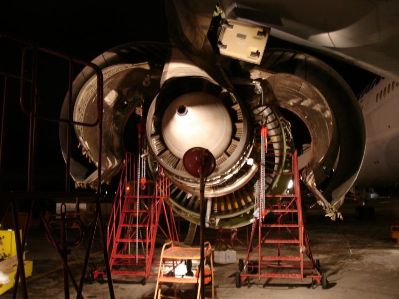 Замена двигателя на Boeing 777 
