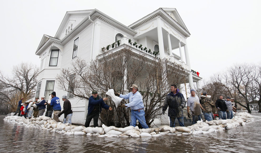           112 .         12,5 .      .       2,5  , ,    .          Jeremy Kuipers, , 24  2009. (AP Photo/The Minneapolis Star Tribune, Richard Tsong-Taatarii)