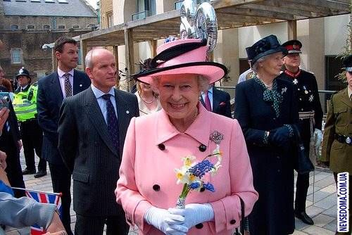 Elizabeth II  Queen of U.K. 