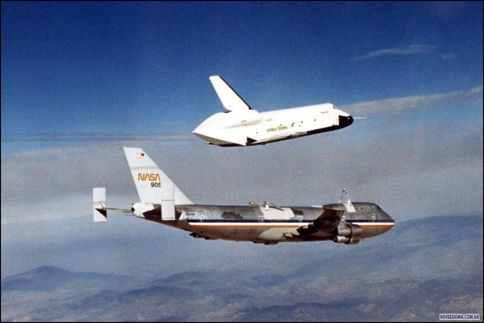10) © NASA //   ````     747,  1977.