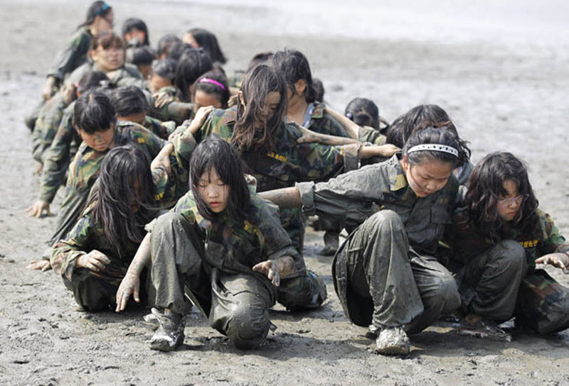 857 Военный лагерь для детей в Южной Корее