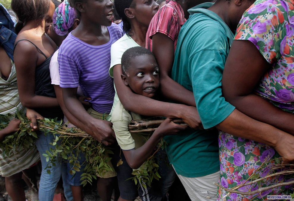 12. 9-      ,          82-    -- 20  2010 . (AP Photo/Jae C. Hong)