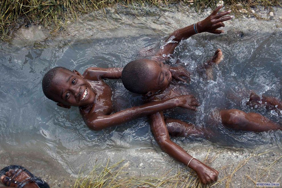 25.       -- 17  2010 . (REUTERS/Carlos Garcia Rawlins)