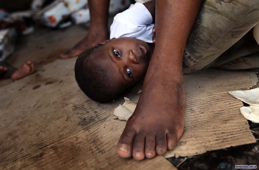 37.       «Maison des Enfants De Dieu» 20  2010   --.  ,  ,      . (Joe Raedle/Getty Images)