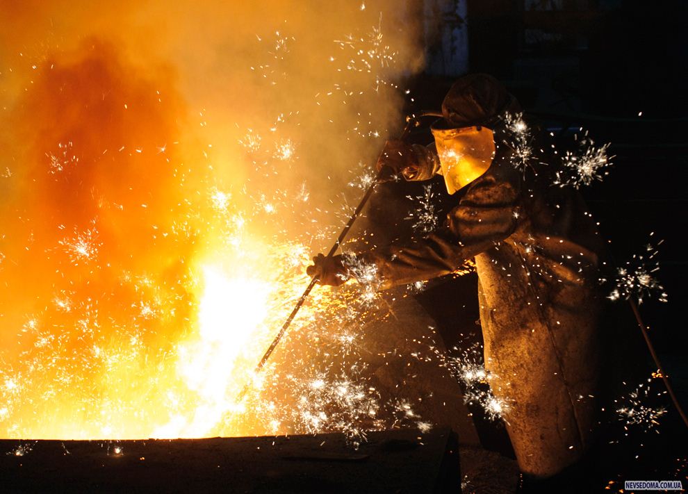 10.         «ArcelorMittal Ostrava»  ,  , 21  2010 . (Vladimir Weiss/Bloomberg)