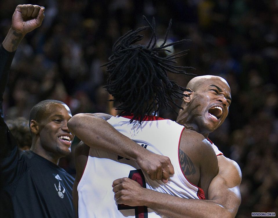 17.   «Toronto Raptors»   (),      ()     «Los Angeles Lakers»   , , 24 . (AP Photo/The Canadian Press, Frank Gunn)