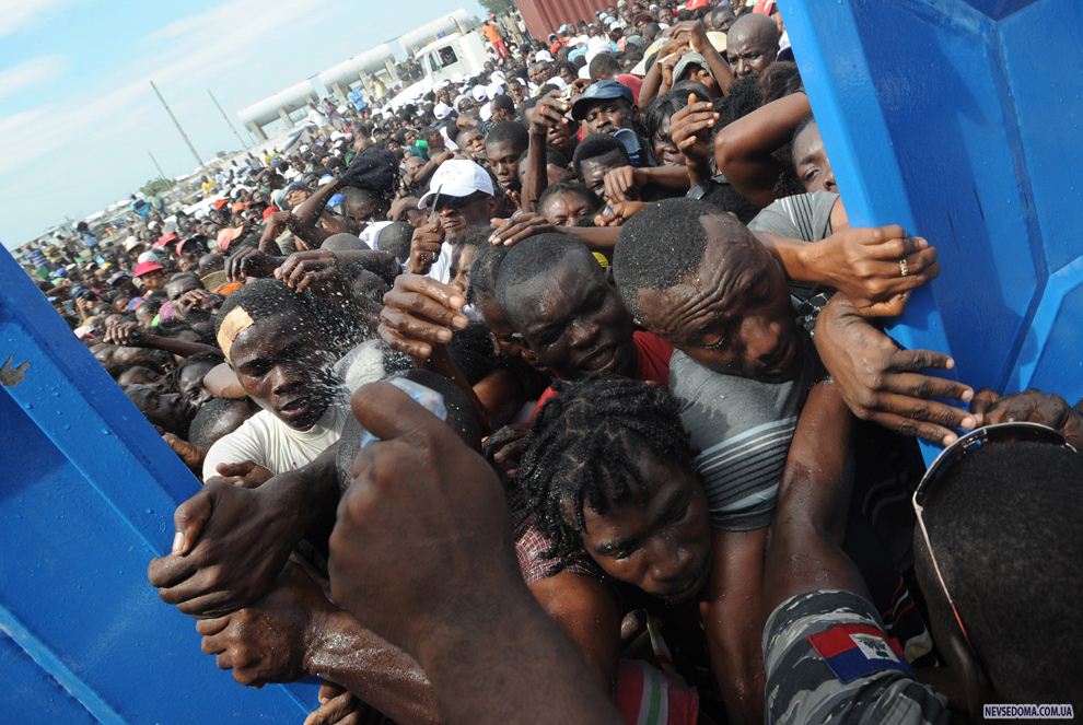 14.         ,     ,  -- 26  2010 . (THONY BELIZAIRE/AFP/Getty Images)