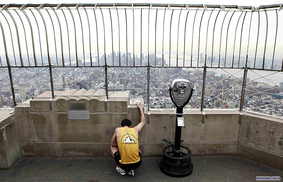 2)           86-   -  «Empire State Building»  -.       ,       10   16 .    . (Shannon Stapleton/Reuters) 