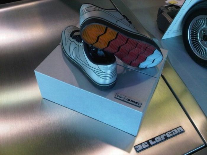  DeLorean Nike Dunk (11 )
