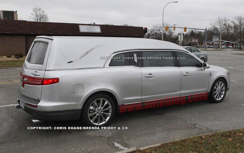 Lincoln MKT -    VIP  (9 )