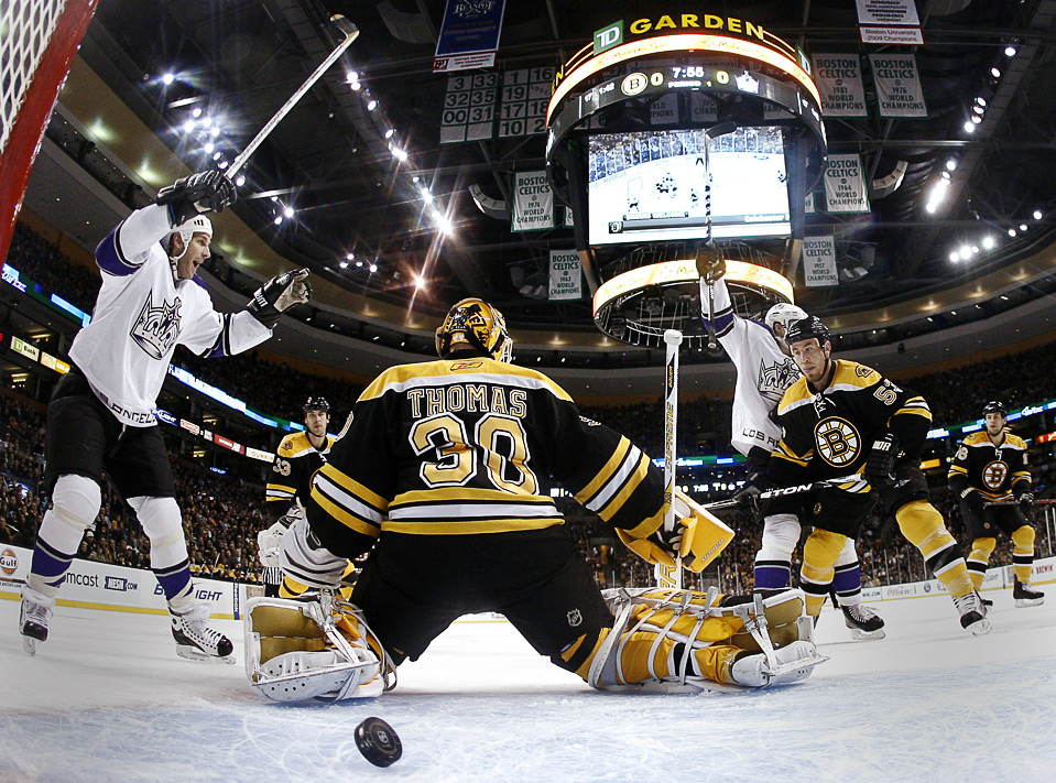 28.    «Los Angeles Kings» ()         «Boston Bruins»   30 . (AP Photo/Winslow Townson)