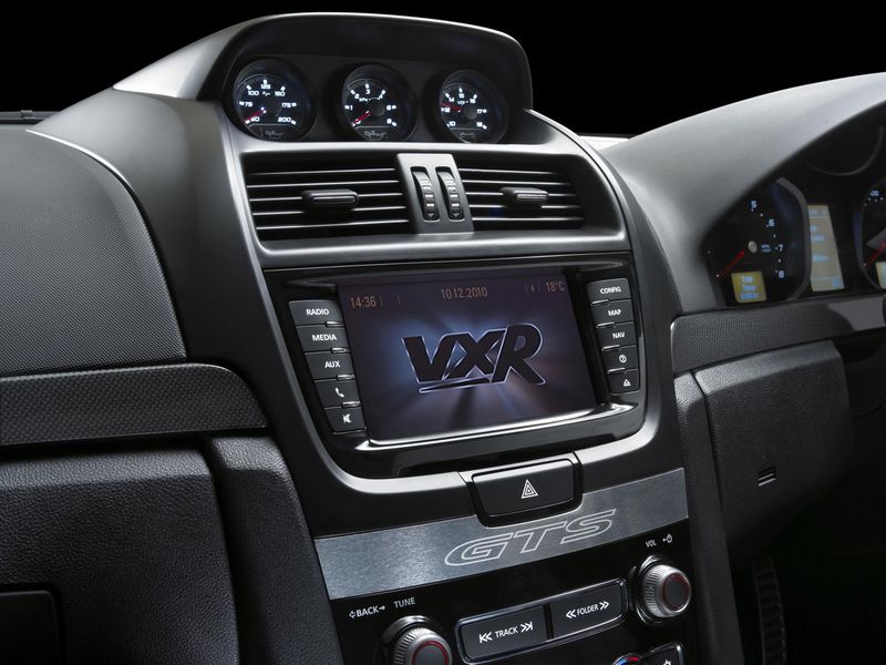Vauxhall VXR8 -     (6 )