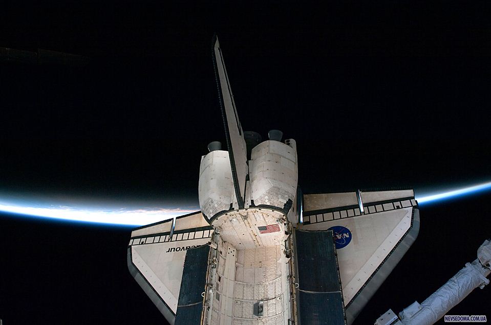6.   «Endeavour»     ,     . (NASA/Associated Press)