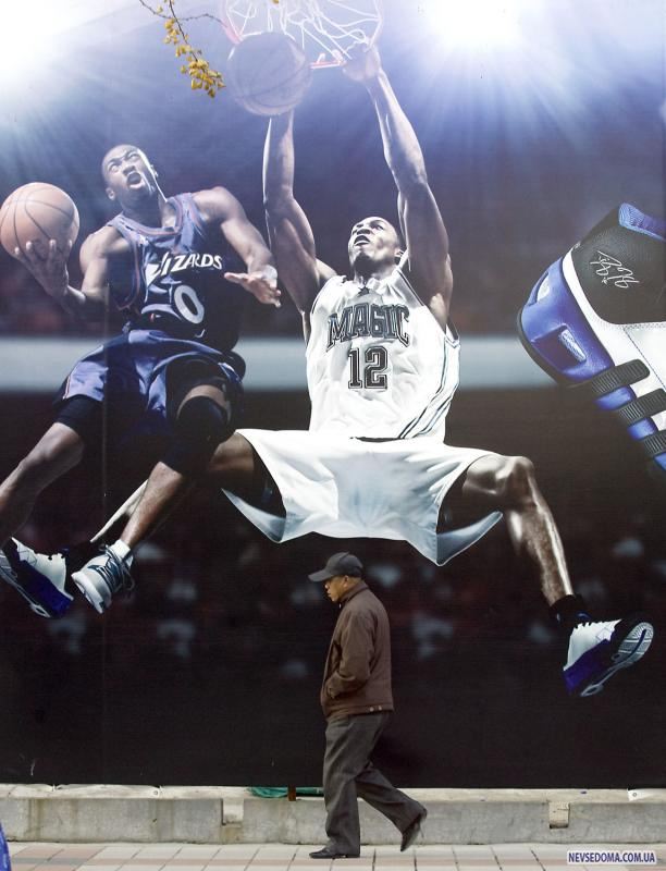 16.      «Adidas»   NBA,    ,  .   65%    .          «Adidas». (UPI Photo/Stephen Shaver)