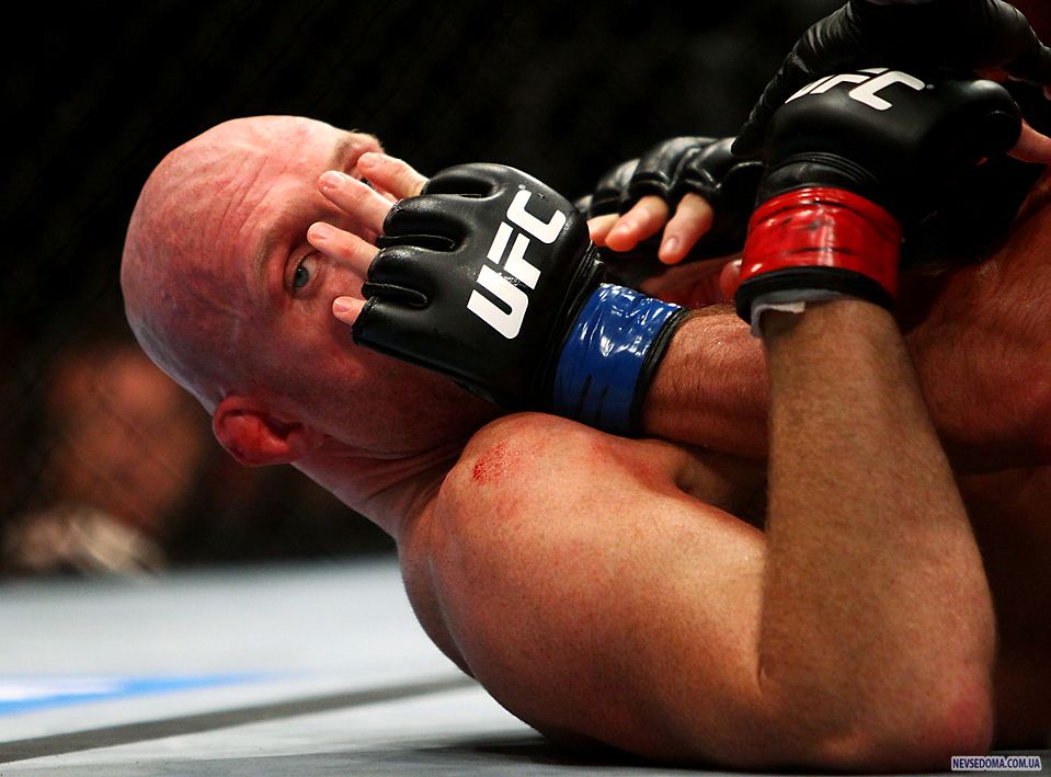 2)              "  " Ultimate Fighting.  ,        . (Mark Nolan/Getty Images) 