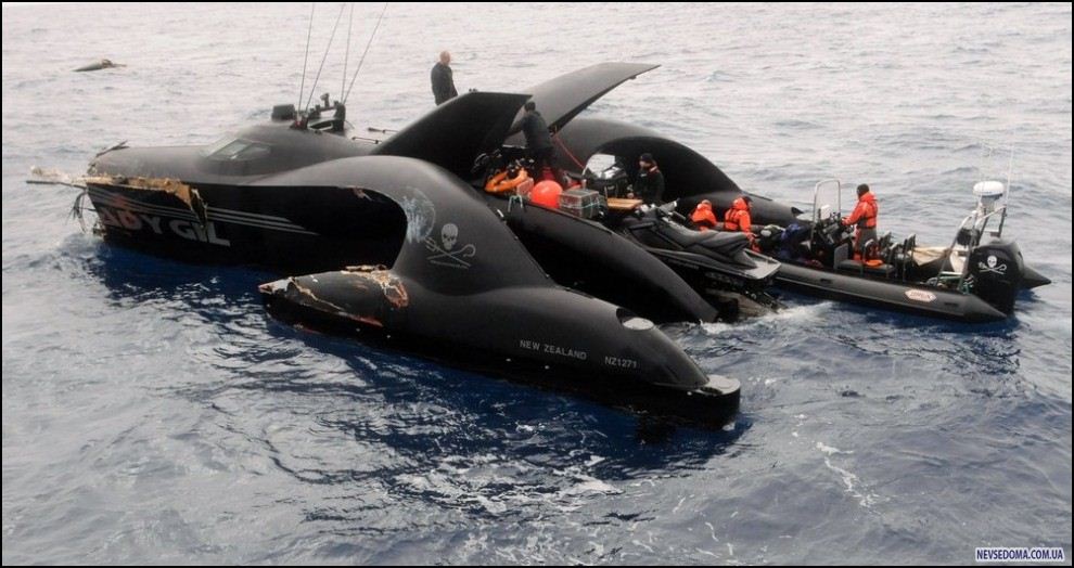 5) © REUTERS/Sea Shepherd/JoAnne McArthur // Ady Gil.