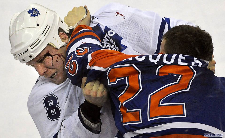 18. -  ()  «Edmonton Oilers»     «Toronto Maple Leafs»    NHL   30 . (REUTERS/Dan Riedlhuber)