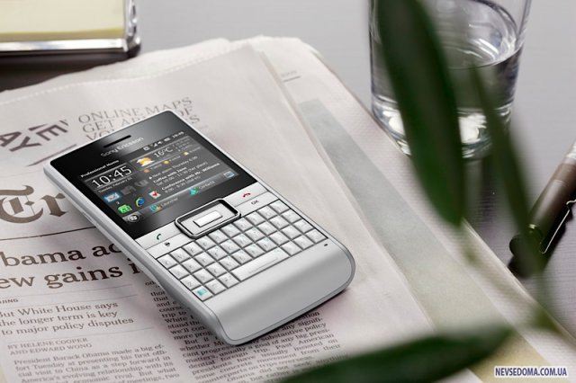 Sony Ericsson Aspen -   QWERTY   WM 6.5.3