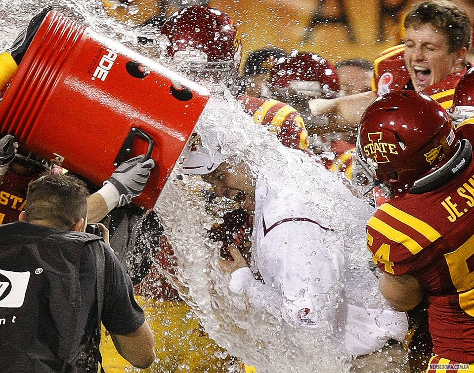 5.  «Iowa State»               «Insight Bowl NCAA» 31   , . (AP Photo/Matt York)