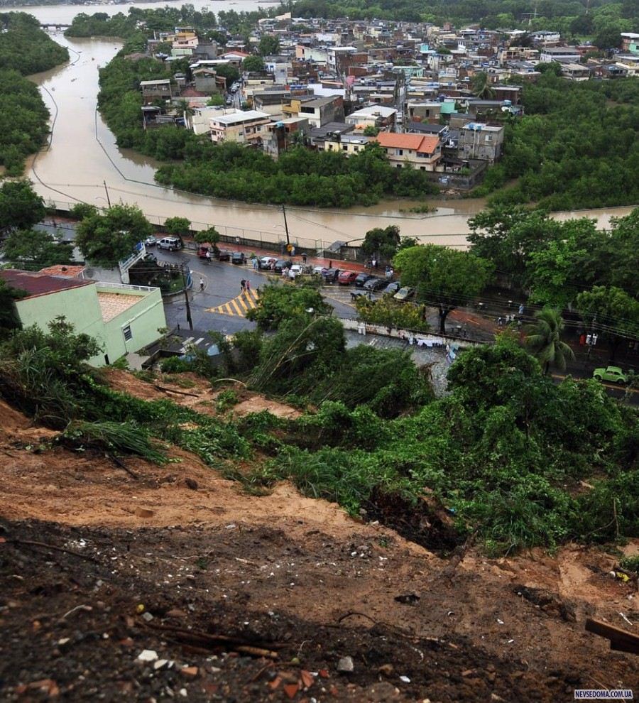 27696010 900x990 Наводнения в Бразилии