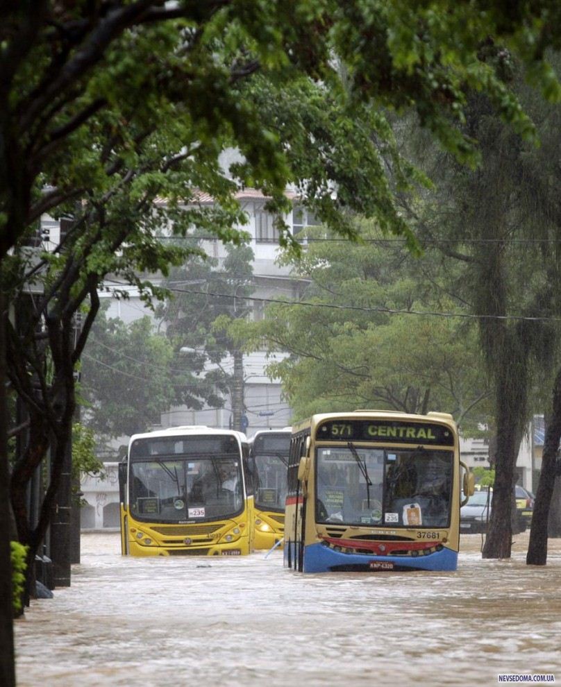 27696150 808x990 Наводнения в Бразилии