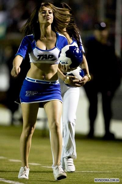 Сексуальные девушки на спортивных мероприятиях (76 фото)