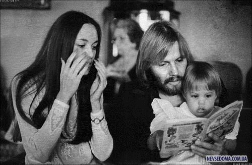 Angelina Jolie with parents