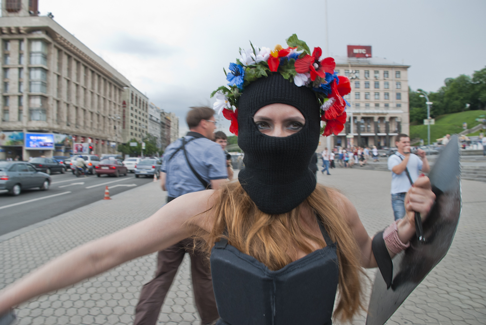 107  FEMEN «100 :       »
