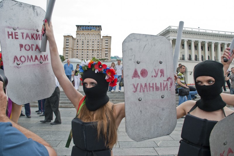 165 800x535  FEMEN «100 :       »