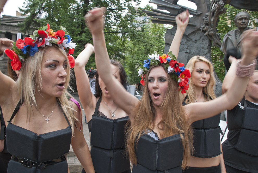 342  FEMEN «100 :       »