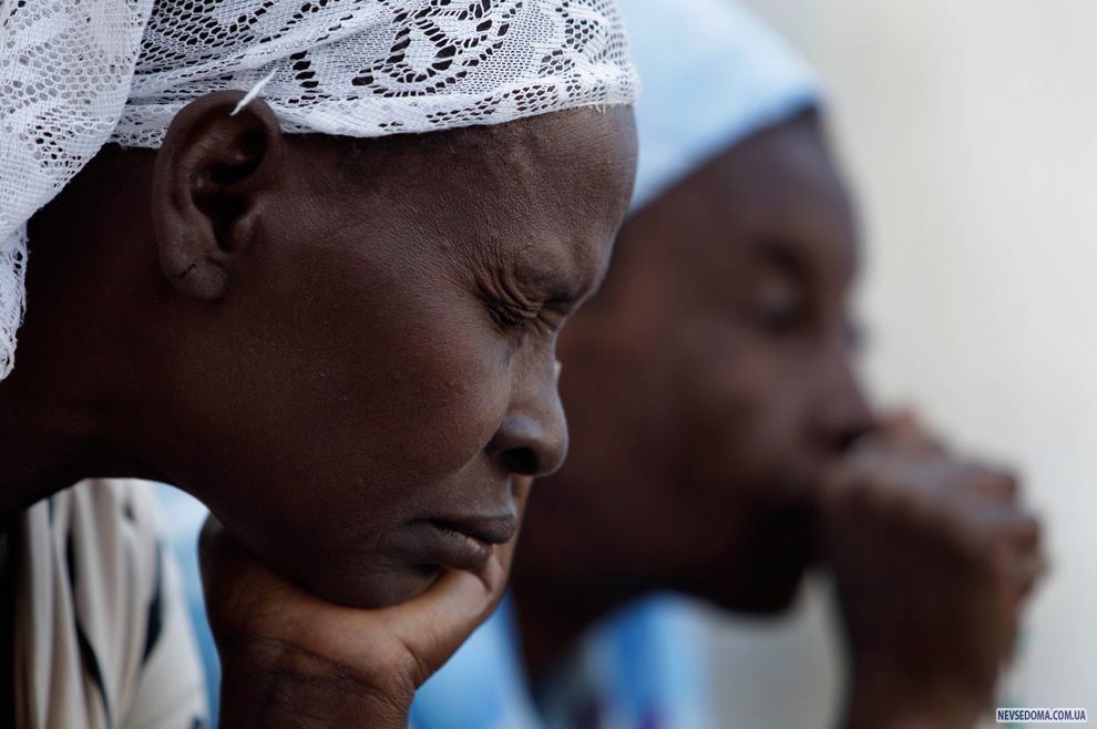 38.          -- 17  2010 .      ,      . (AP Photo/Gregory Bull)