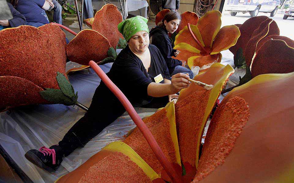 rose parade preparation 13       