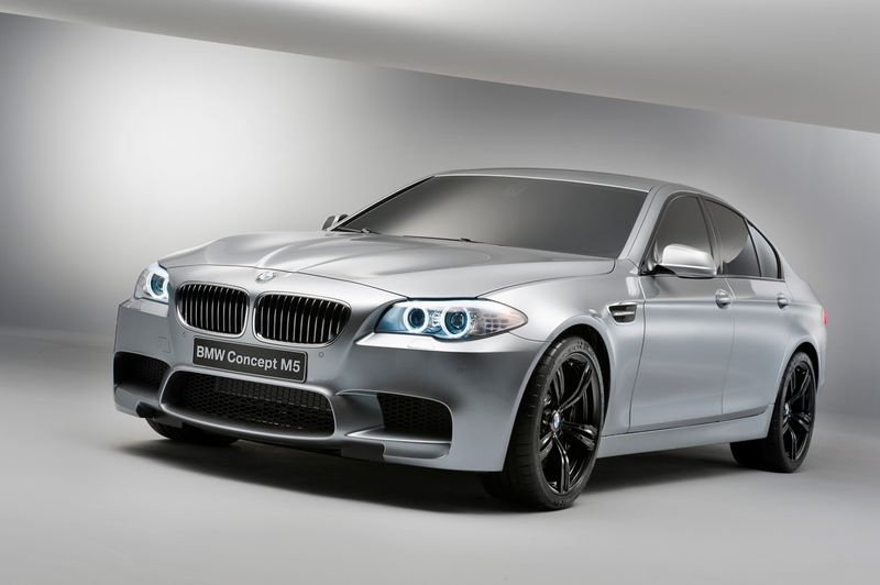   BMW M5             .    «-»  - «»  4,4 .       ,  «»  BMW X5 M/X6 M,    ,  555 ..             .   BMW M5      ,  /,  , -       .   BMW M5         .     2012-.