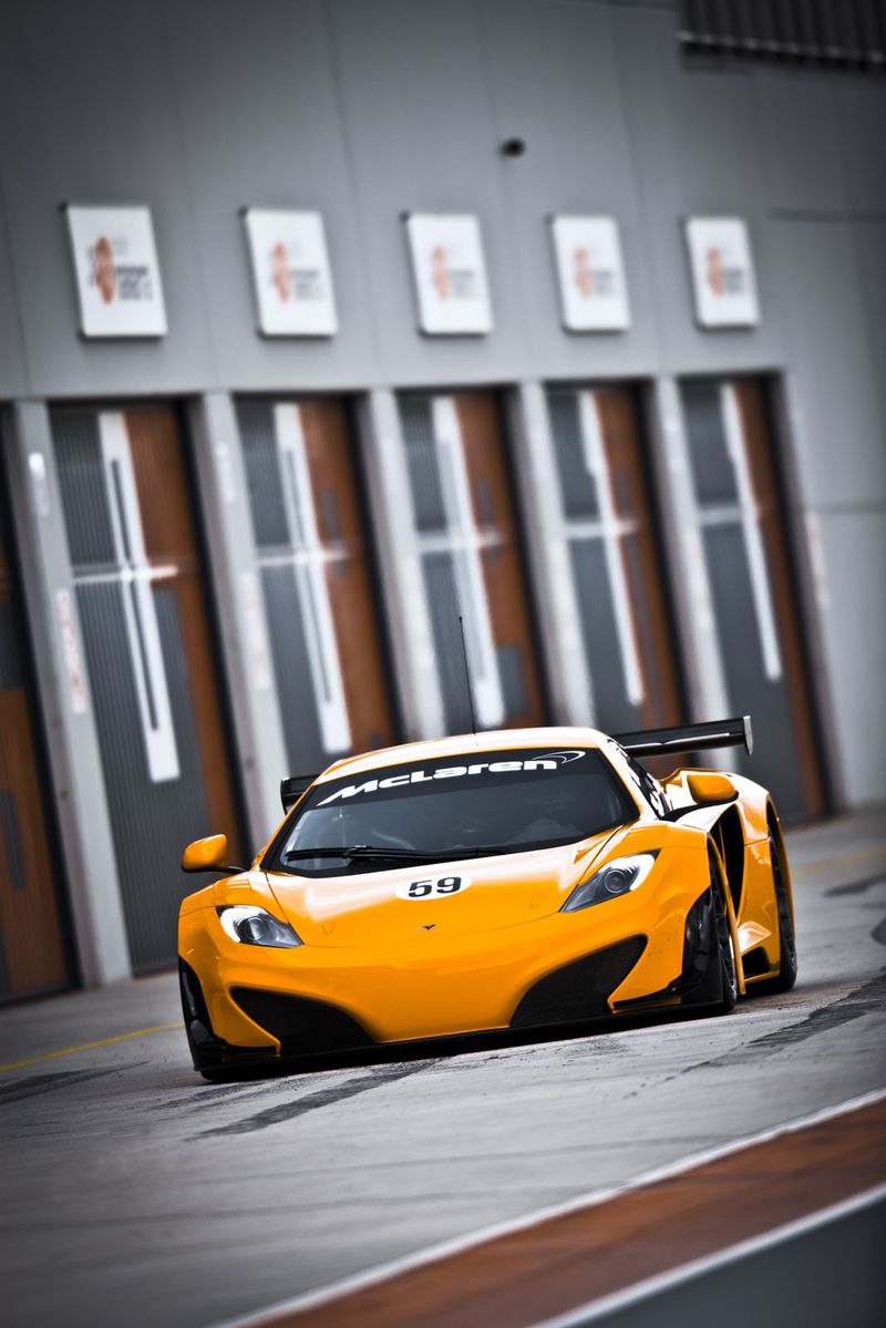   McLaren MP4-12C (26 +)