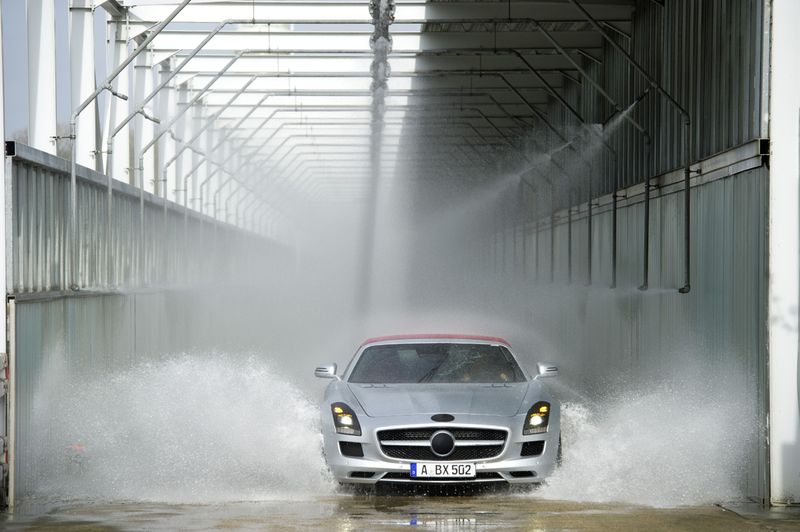 ,   Mercedes-Benz    -   -  . , , , , ,        ,  SLS  « »  2  .     «»     - .  ,       « »,    , , ,     .  , SLS AMG      .   ,          «» ,      2  ,     .  ,     .     ,         11 .   «»      50   .   ,       , ,       . ,  6,2-      AMG Speedshift,    100      3,8 .        .   ,         .