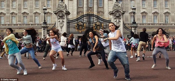 Big Dance Royal Flashmob (5 )