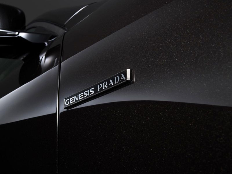 Hyundai Genesis      Prada (10 )