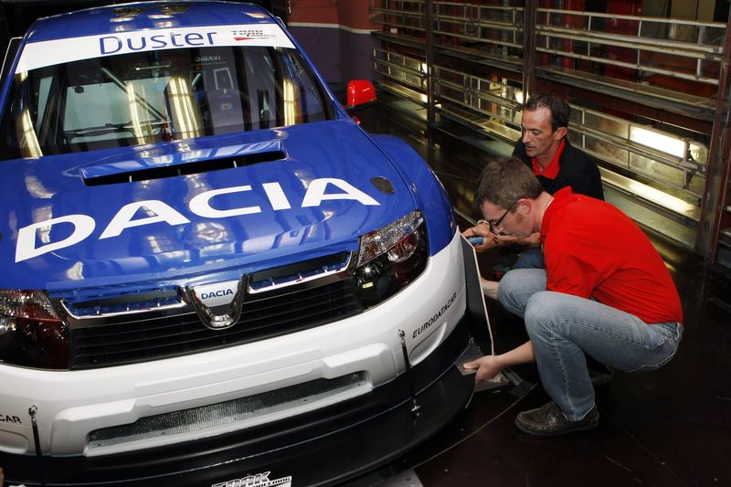 Dacia Duster   (37 )