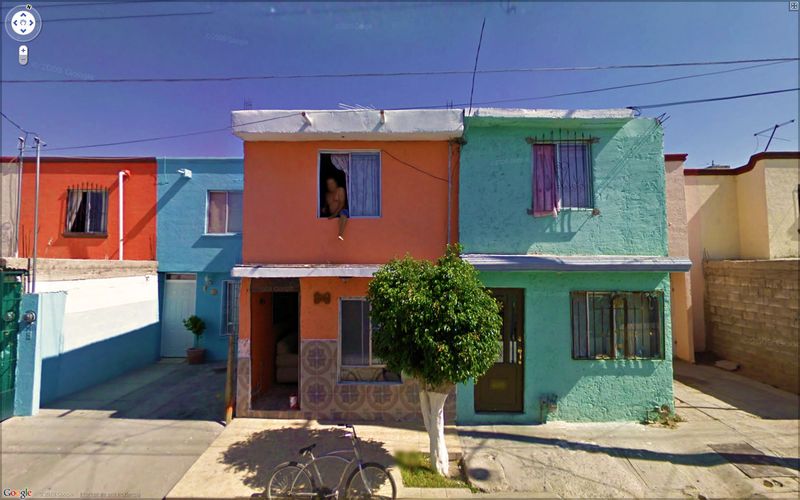 Google Street View.  2. (50 )