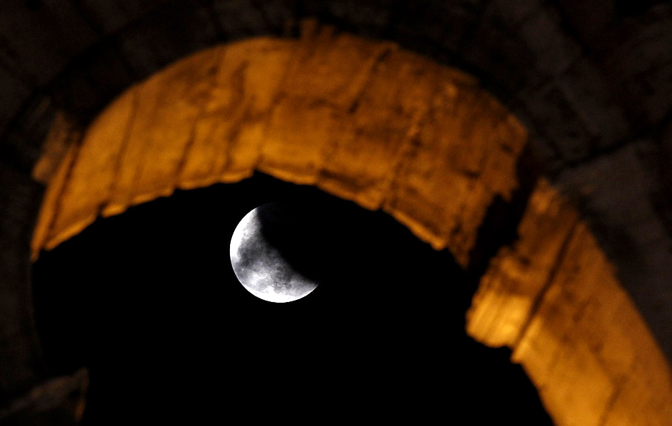 lunar eclipse 13 lmur9bnc     2011 