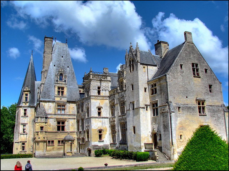 Le château de Fontaine-Henry. . 