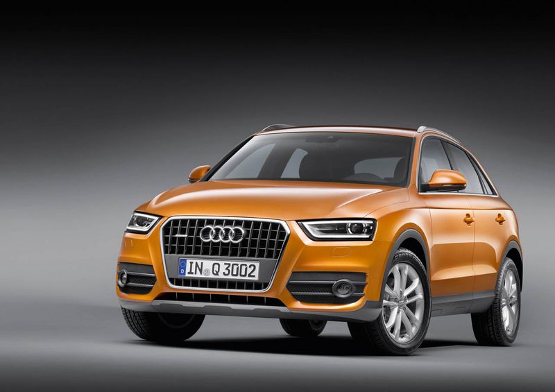  Audi Q3 RS  300 / (60 )