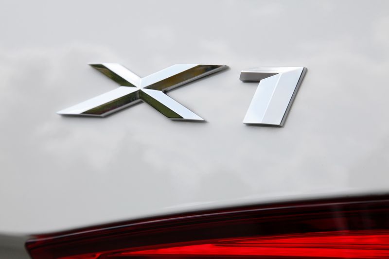BMW X1     (18 )