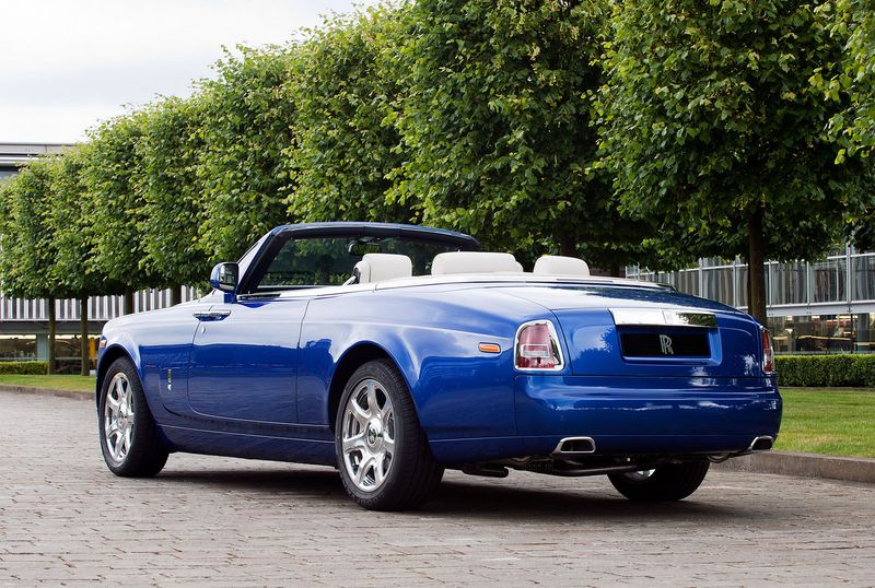 - Rolls-Royce Phantom Drophead Coupe (7 )