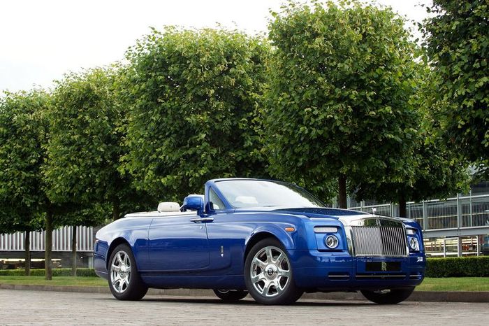 - Rolls-Royce Phantom Drophead Coupe (7 )