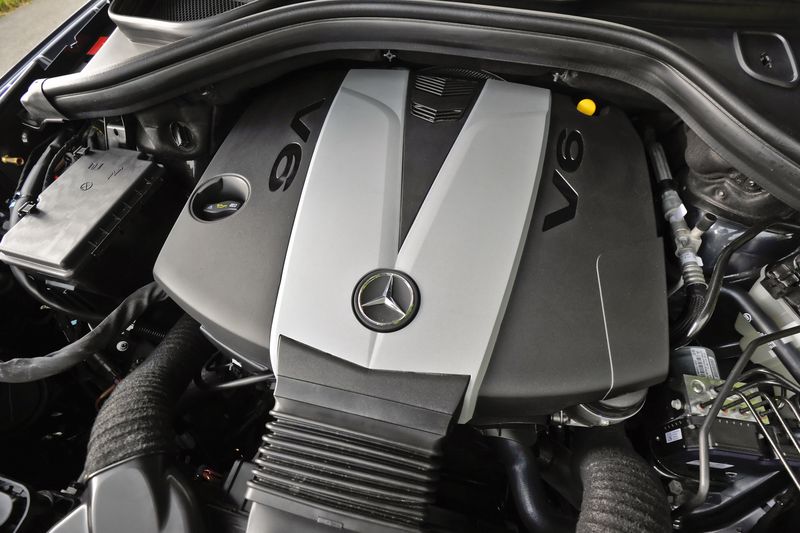    Mercedes-Benz M Class 2012 (52 )