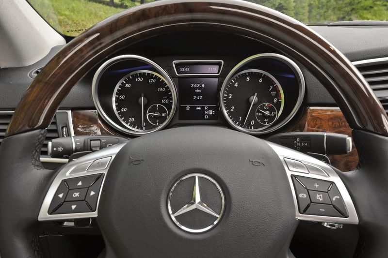    Mercedes-Benz M Class 2012 (52 )
