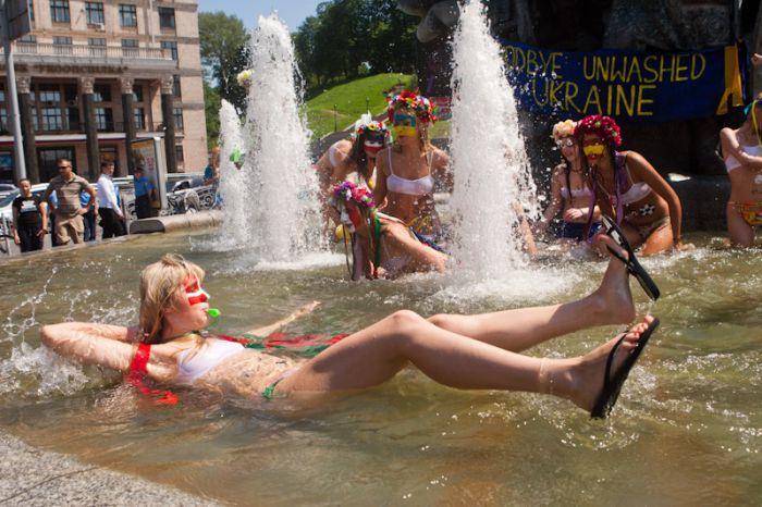  FEMEN     (30  + )