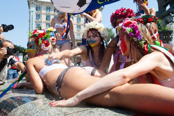  FEMEN     (30  + )