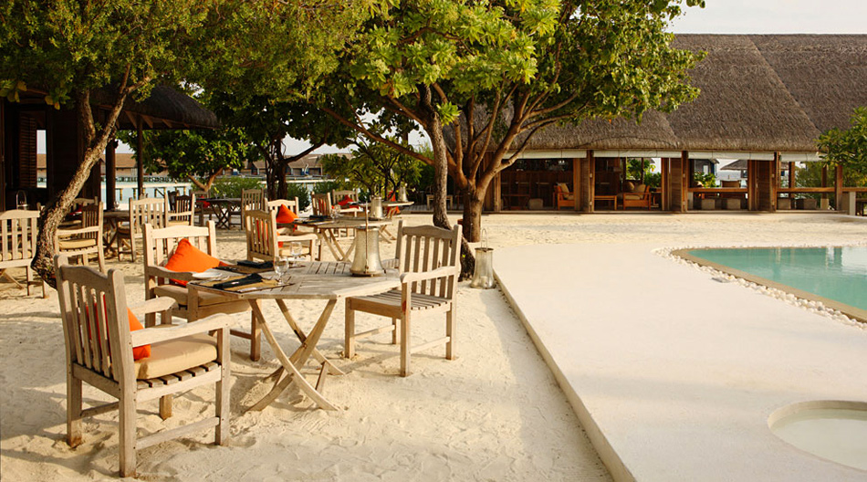 Cocoa Island Resort –    
